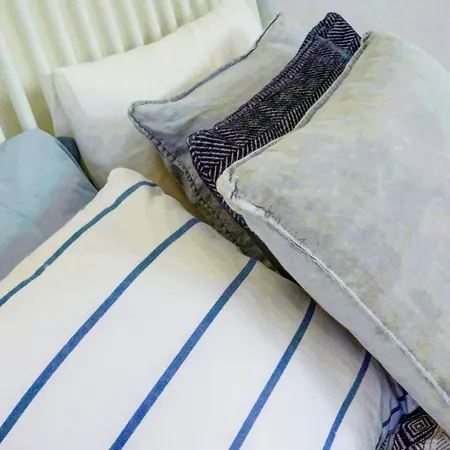Sea-inspired Designer • Prime Location Warna